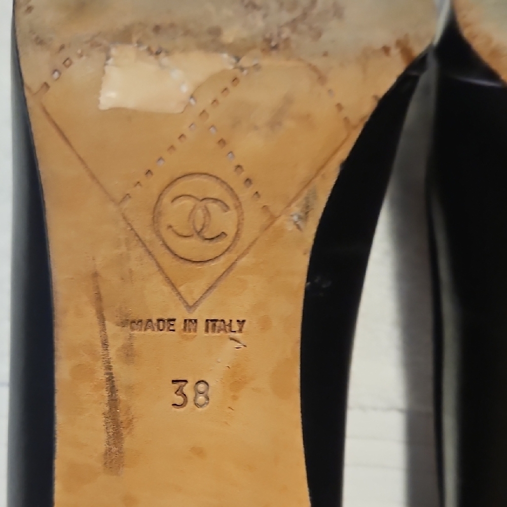 CHANEL Black Leather Ballet Flats with Contrast Trim and Bow - Picture 12 of 13